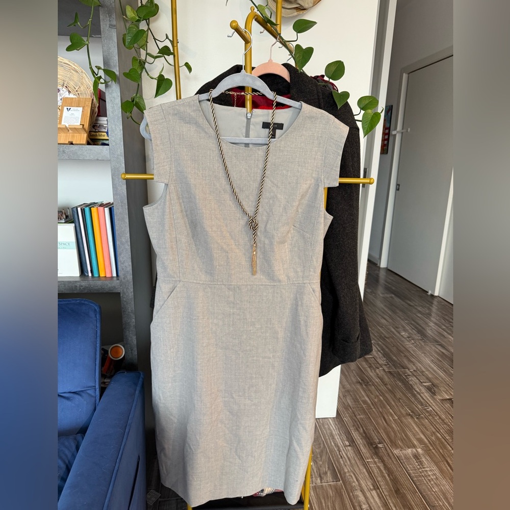 Classy J. Crew Like New Wool Classic Gray Cap Sleeve Dress with Pockets - Picture 2 of 11